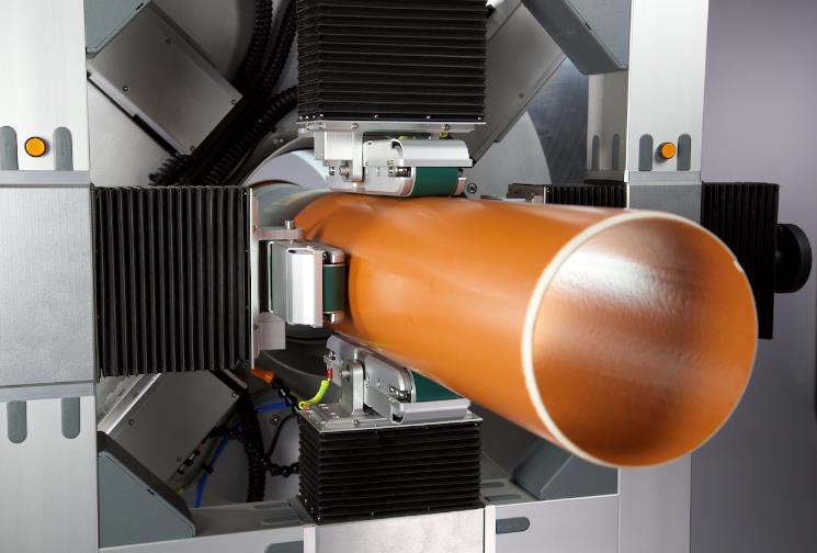 Tube en extrusion traversant une couronne de têtes de mesure terahertz montées sur soufflets