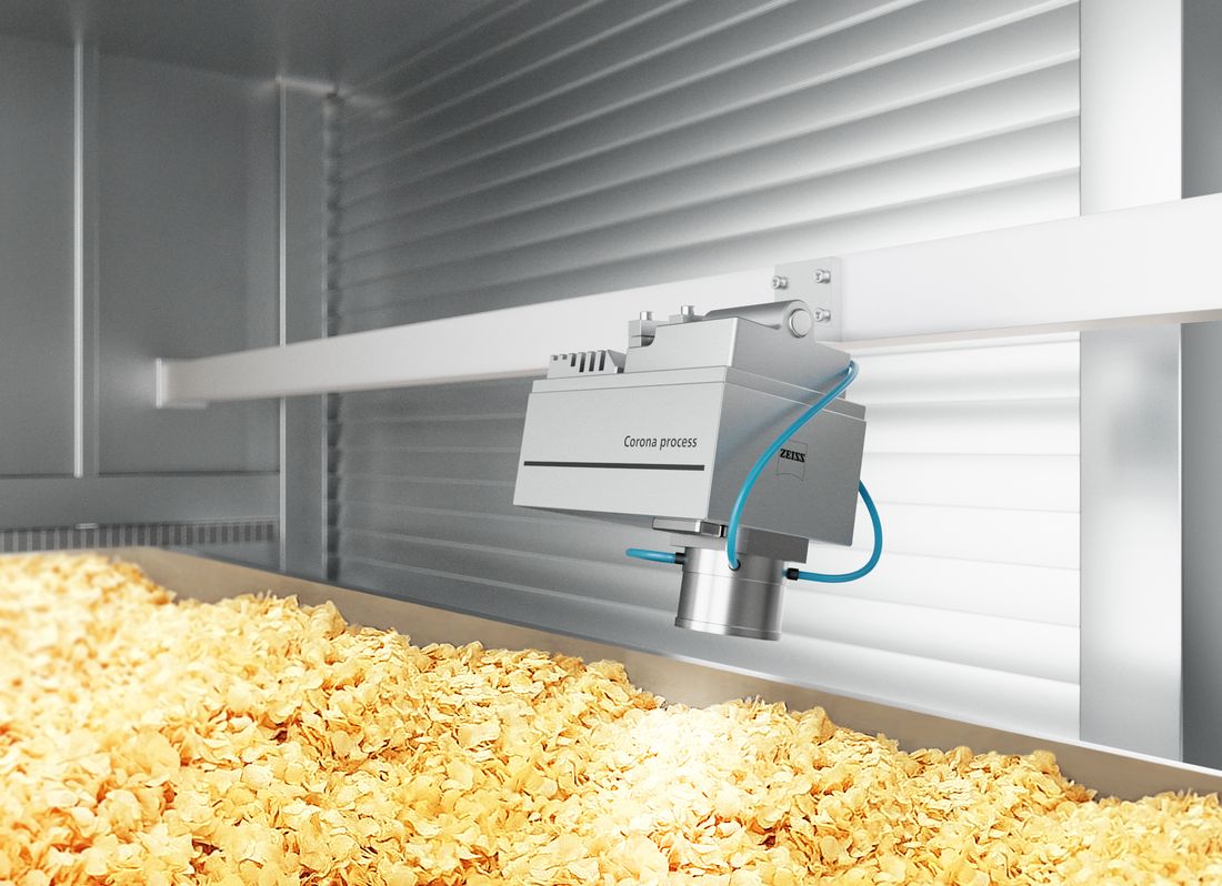 Analyseur NIR sans contact au-dessus d’un convoyeur de produits alimentaires